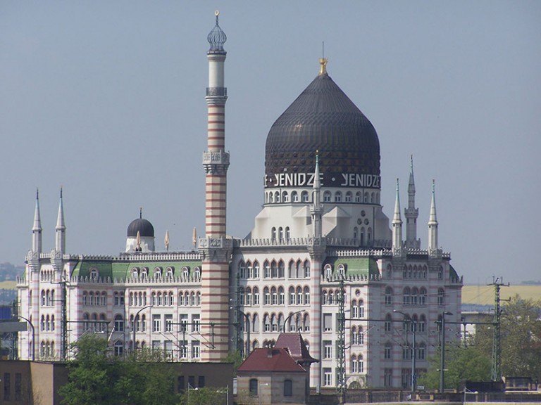 Thiết kế nhà xưởng dựa theo kiến trúc Hồi giáo.